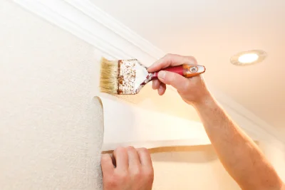 Pose de papier peint à Contes — revêtements muraux et toiles de verre